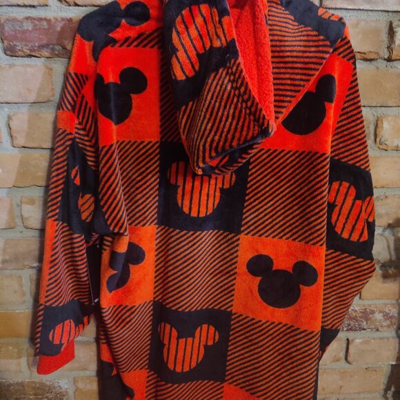 NWT Disney One Size Hooded Blanket Mickey Mouse - Picture 2 of 2